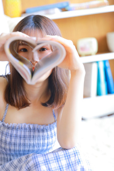 二次元女生开襟开叉裙穿搭壁纸
